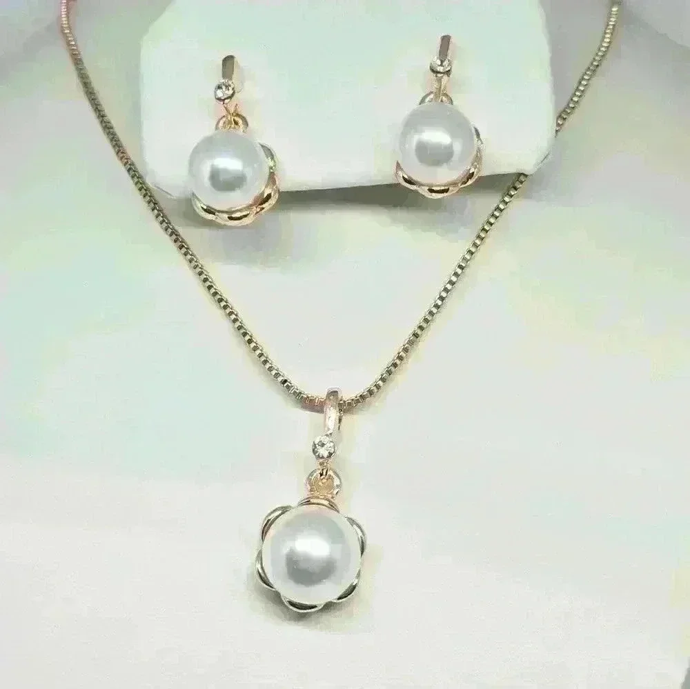 NWOT Elegant Faux Pearl Necklace and Earrings Set - Picture 1 of 3